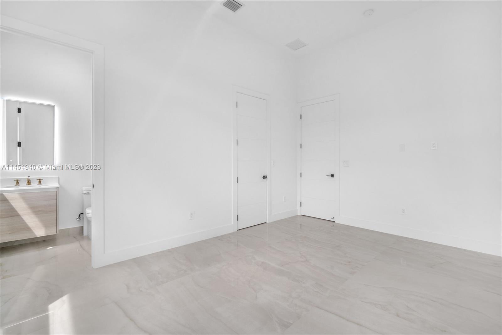 KILLIAN OAKS - Residential