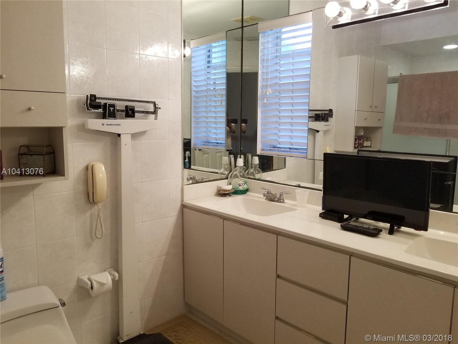 OAKLAND ACRES - Residential