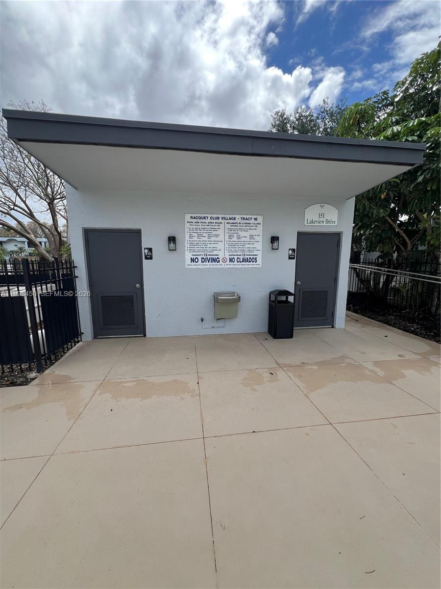 RACQUET CLUB VILLAGE APAR - Residential Lease