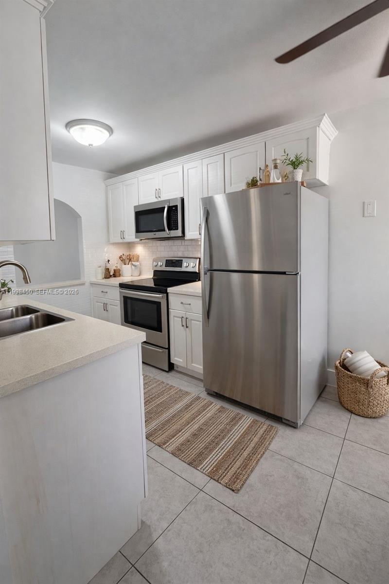 RACQUET CLUB VILLAGE APAR - Residential Lease