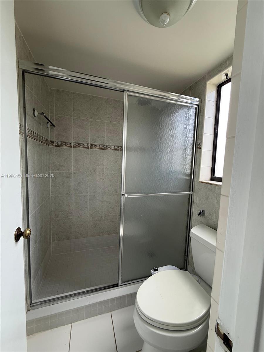 RACQUET CLUB VILLAGE APAR - Residential Lease