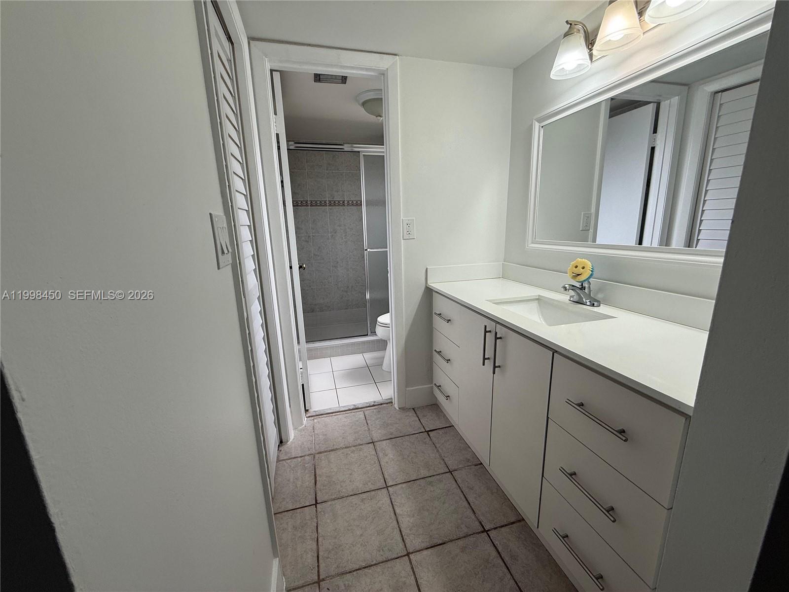 RACQUET CLUB VILLAGE APAR - Residential Lease