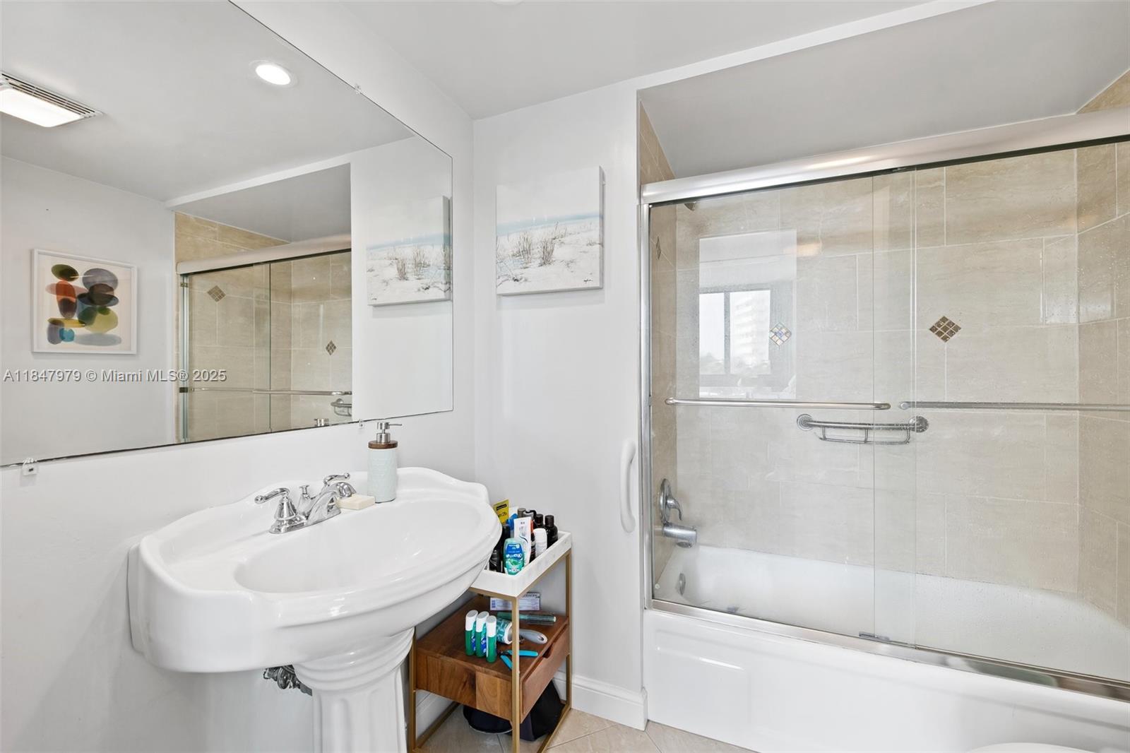 EMBASST TOWERS II INC COND - Residential Lease