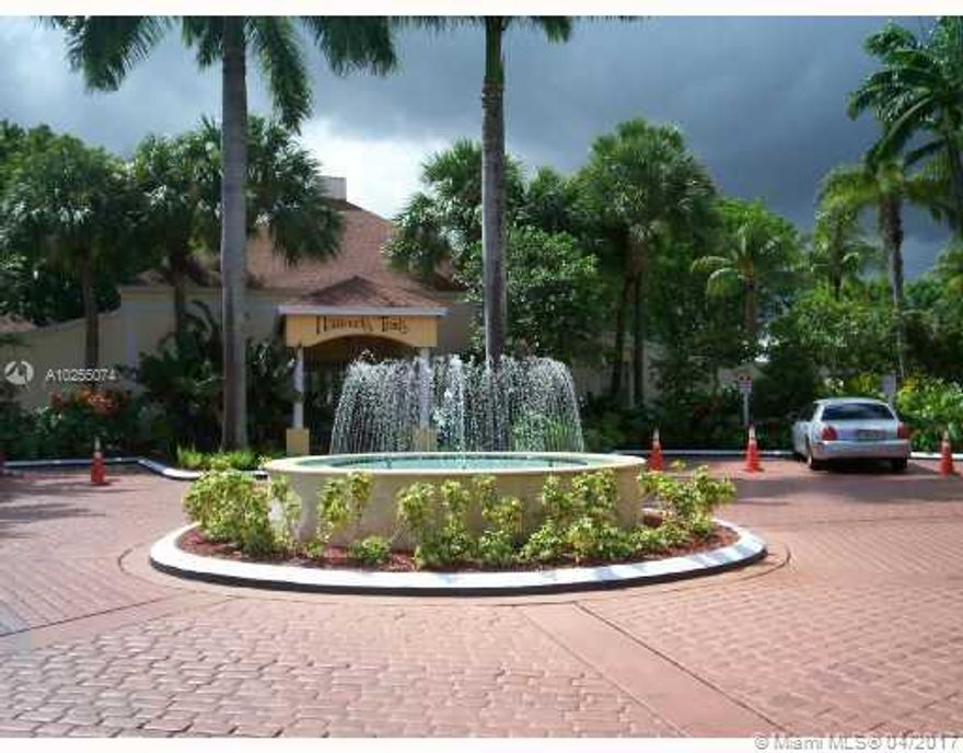 Beautiful 2 bedrooms , 1 1/2 baths condo, 1st floor unit. Spectacular canal/lake view. You can relax by the surrounded lake with private sandy beaches, full amenities in the community plus all Hammocks Community amenities, close to shopping area.