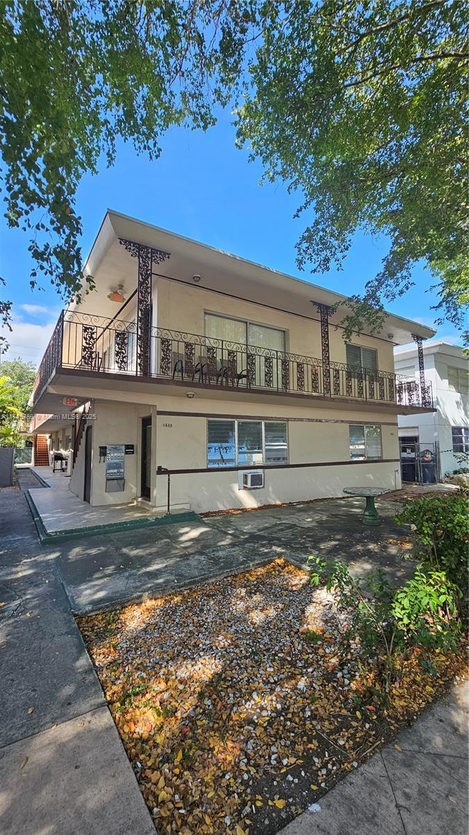 1235 Normandy Dr