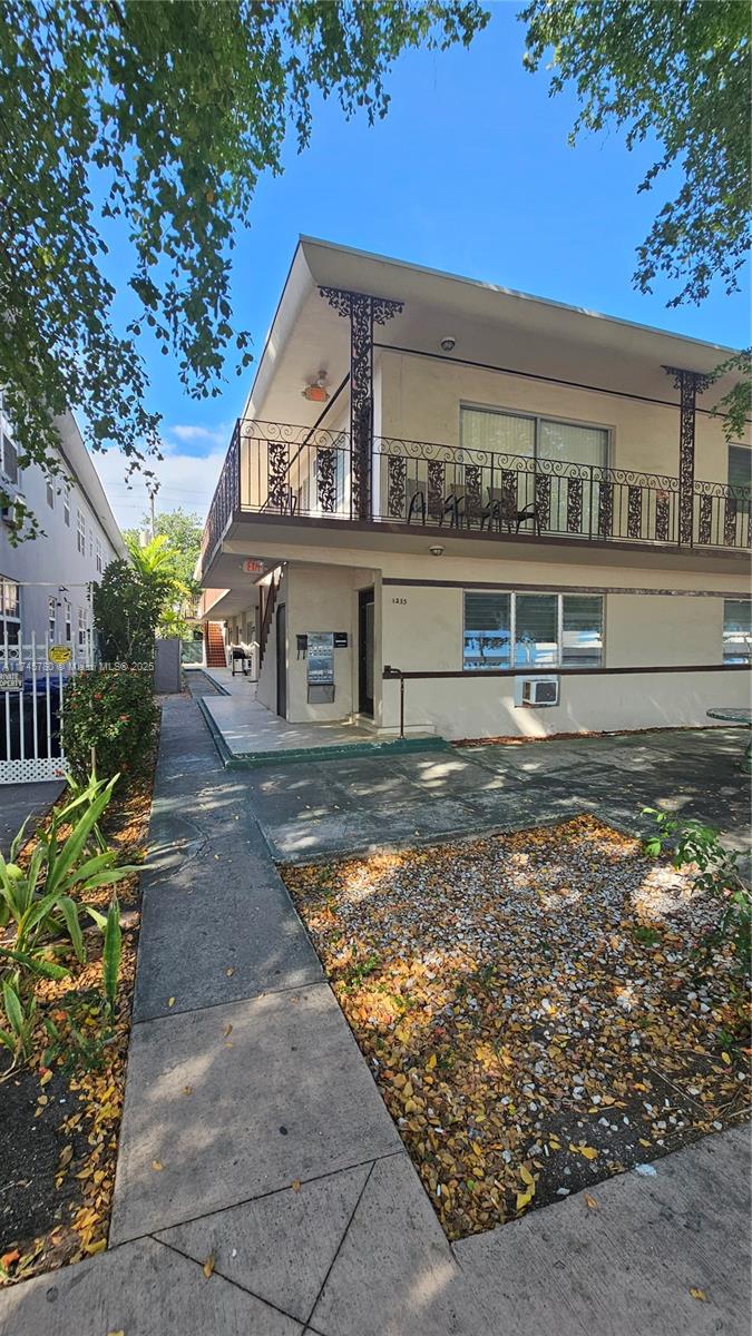 1235 Normandy Dr
