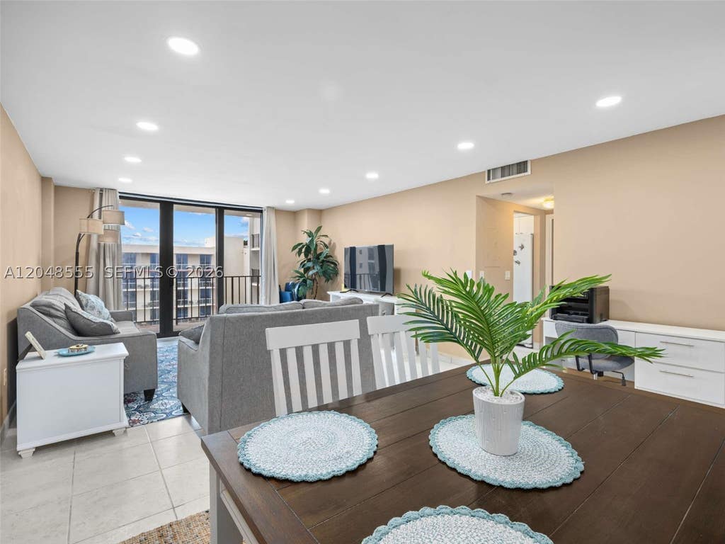Photo of 322 SE Buchanan St #703, Hollywood, FL 33019 (MLS # A12048555)