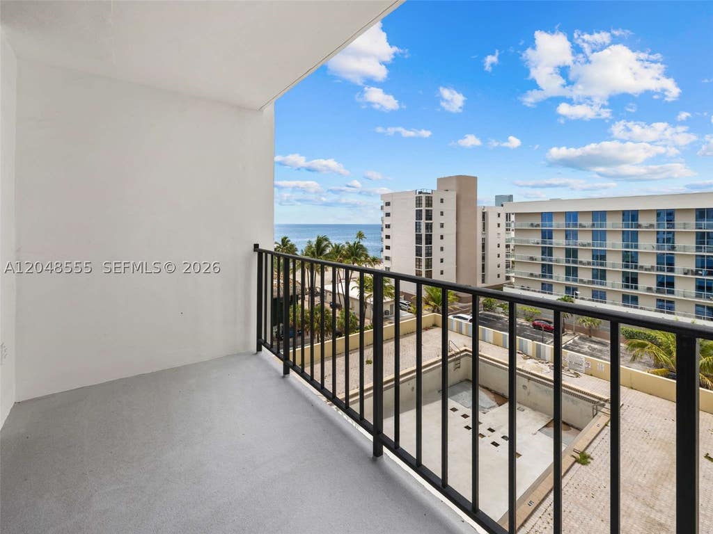 Photo of 322 SE Buchanan St #703, Hollywood, FL 33019 (MLS # A12048555)