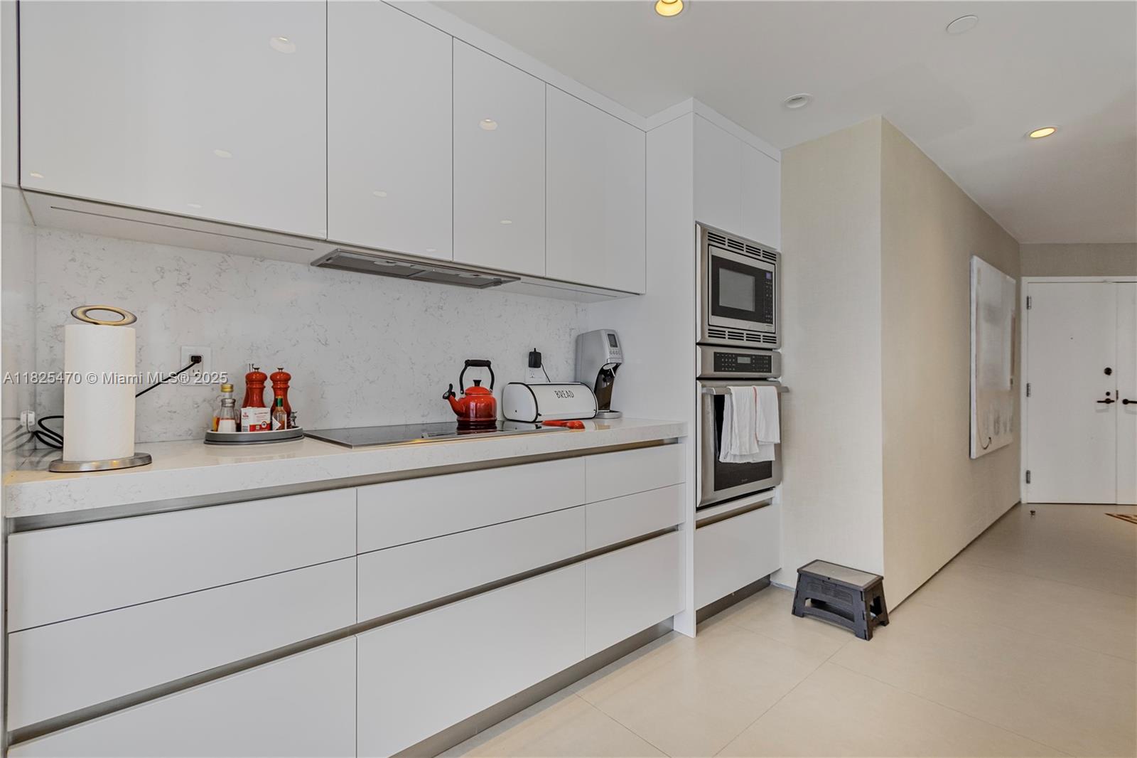 520 Brickell Key Dr A1421, Miami, FL, 33131/$1,200,000 4 520 Brickell Key Dr A1421