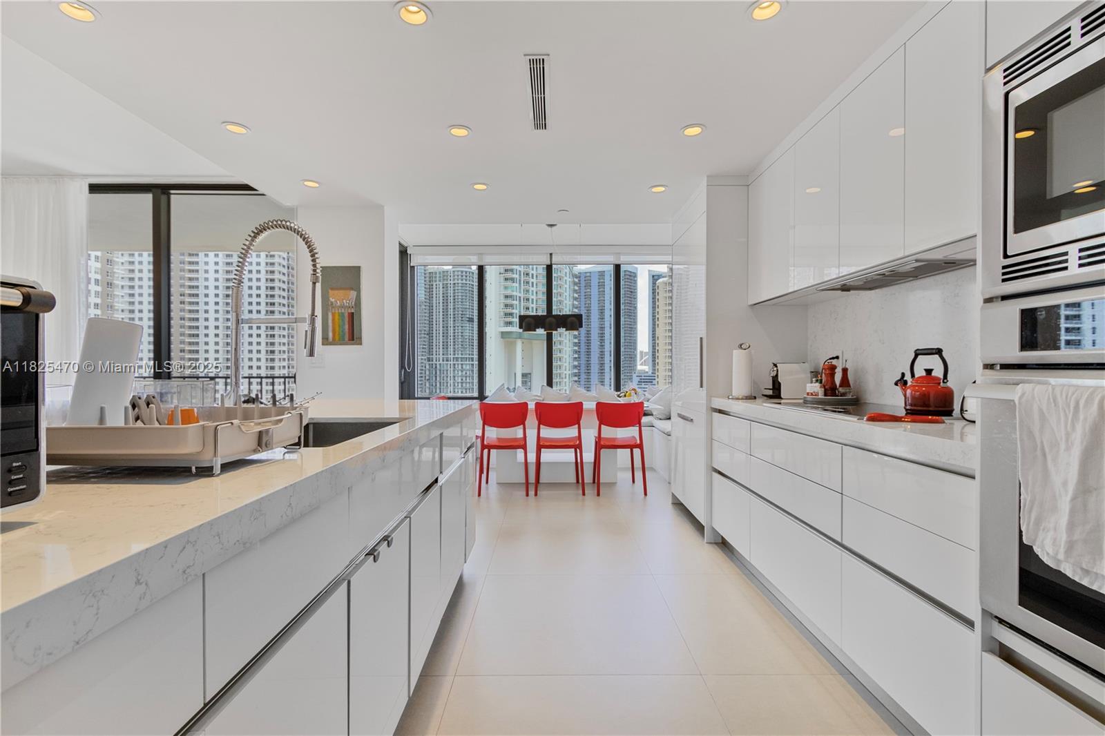 520 Brickell Key Dr A1421, Miami, FL, 33131/$1,200,000 1 520 Brickell Key Dr A1421