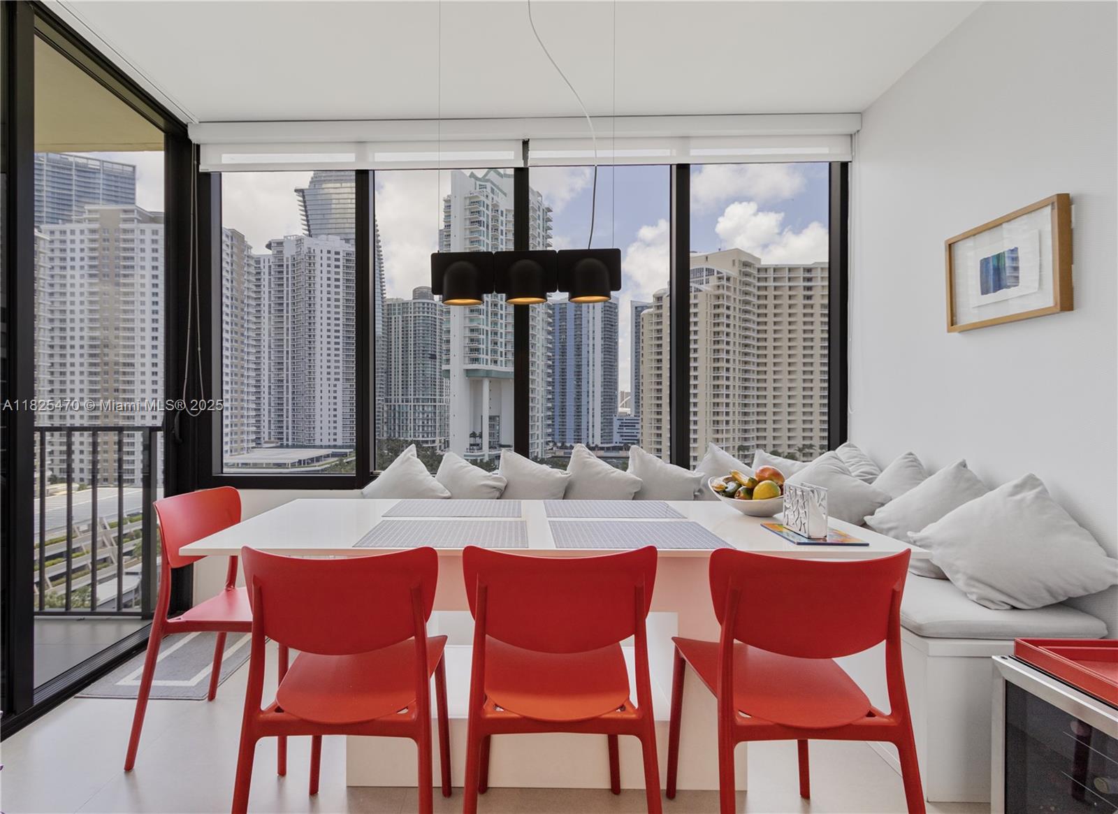 520 Brickell Key Dr A1421, Miami, FL, 33131/$1,200,000 2 520 Brickell Key Dr A1421