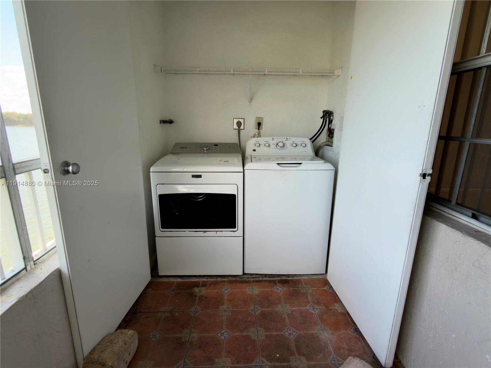 LAKEVIEW CLUB CONDO - Residential Lease