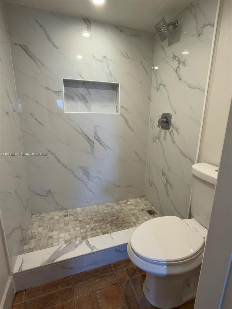 LAKEVIEW CLUB CONDO - Residential Lease