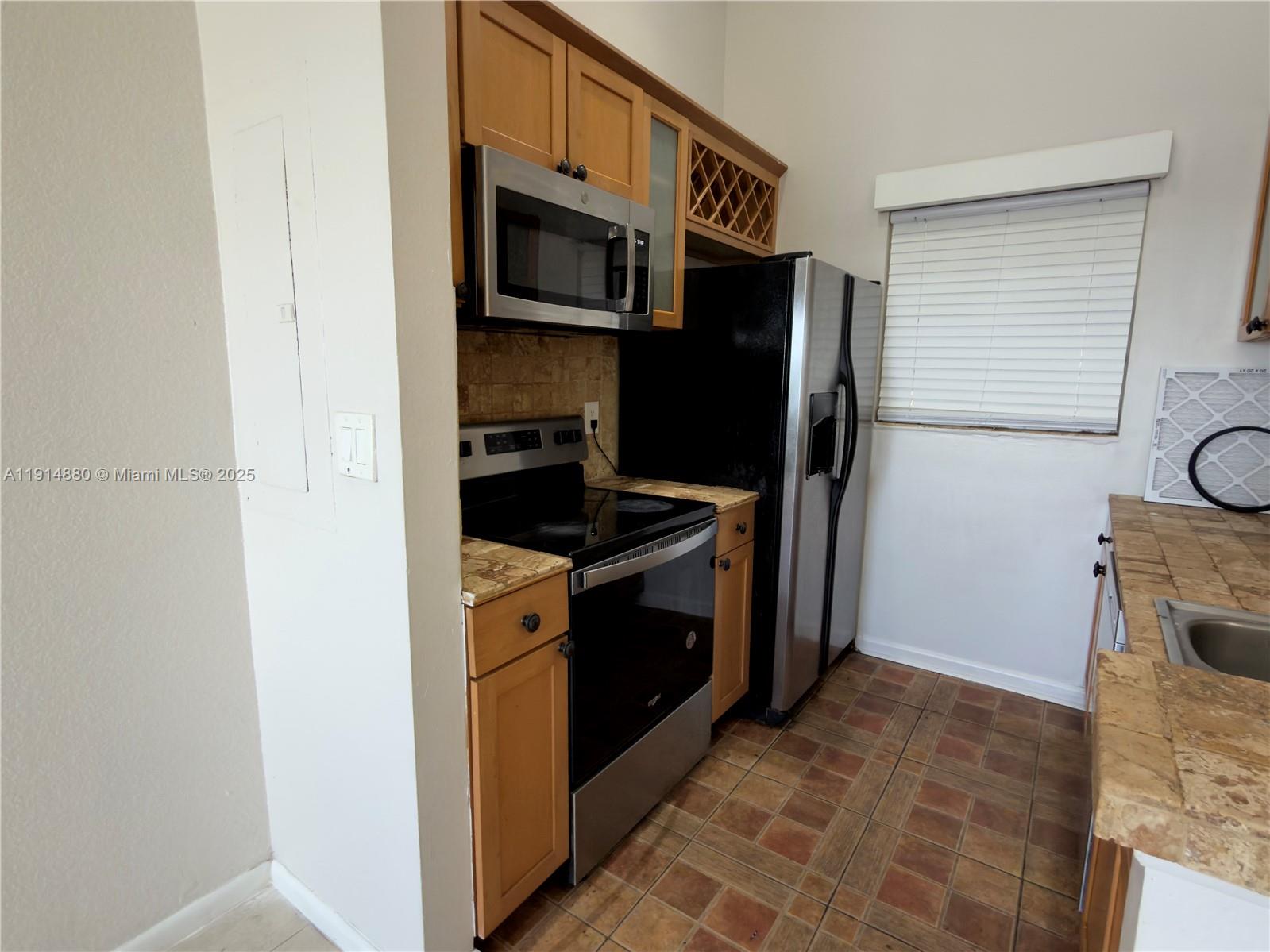 LAKEVIEW CLUB CONDO - Residential Lease
