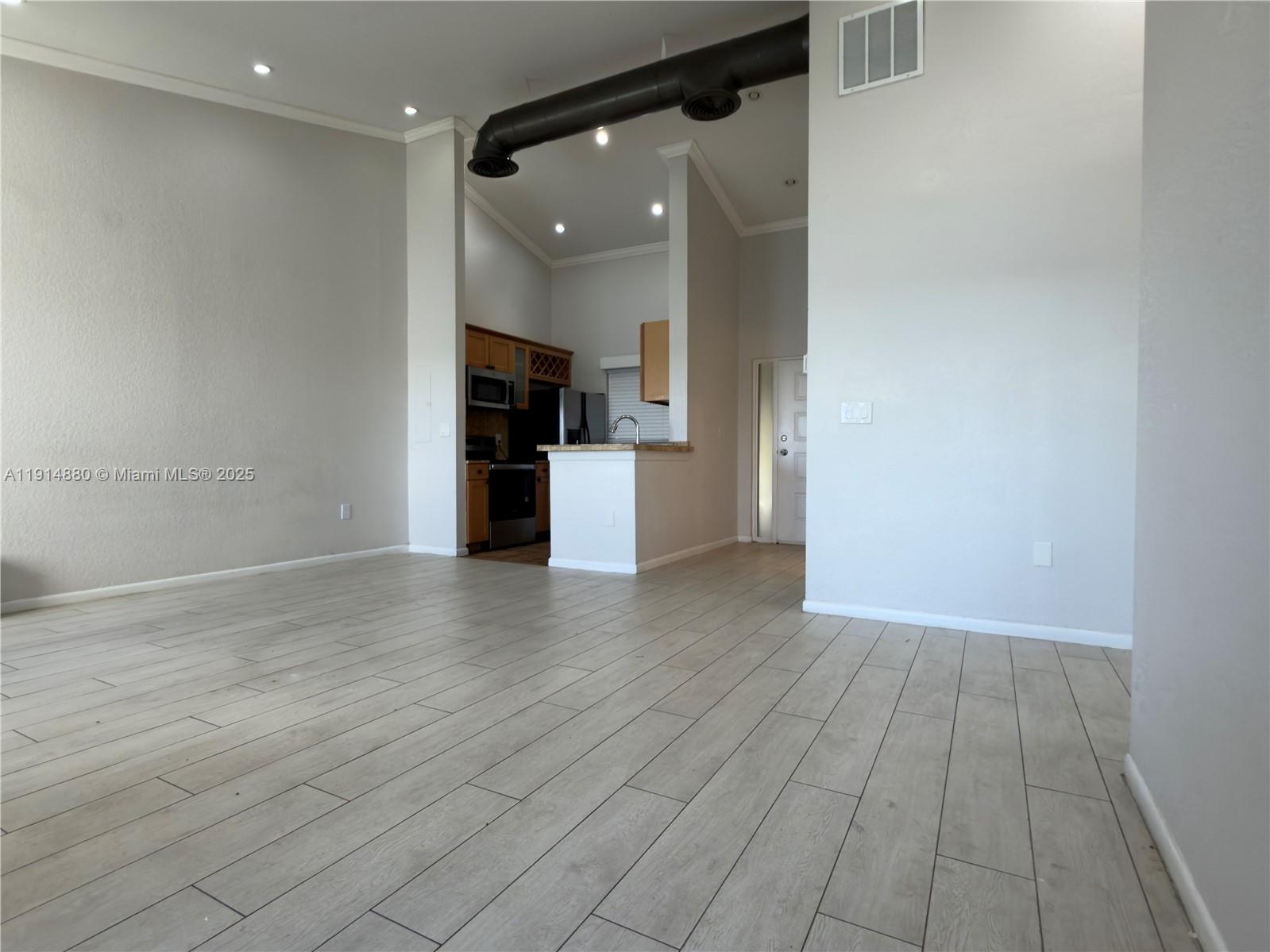 LAKEVIEW CLUB CONDO - Residential Lease