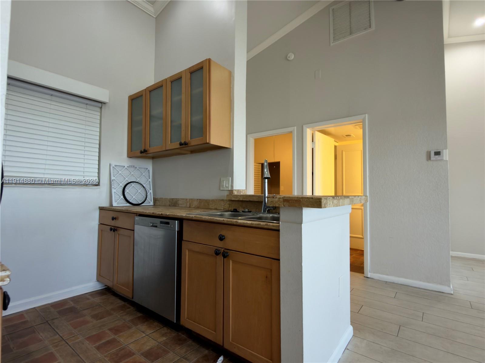 LAKEVIEW CLUB CONDO - Residential Lease