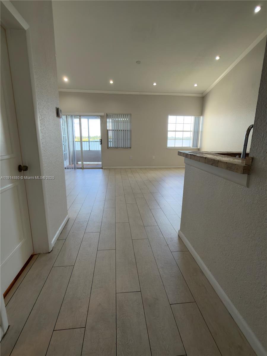 LAKEVIEW CLUB CONDO - Residential Lease