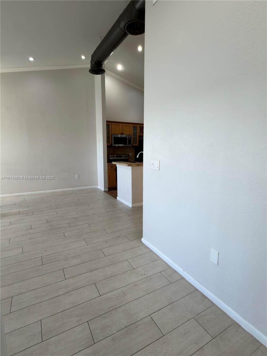 LAKEVIEW CLUB CONDO - Residential Lease