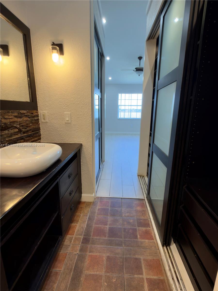 LAKEVIEW CLUB CONDO - Residential Lease