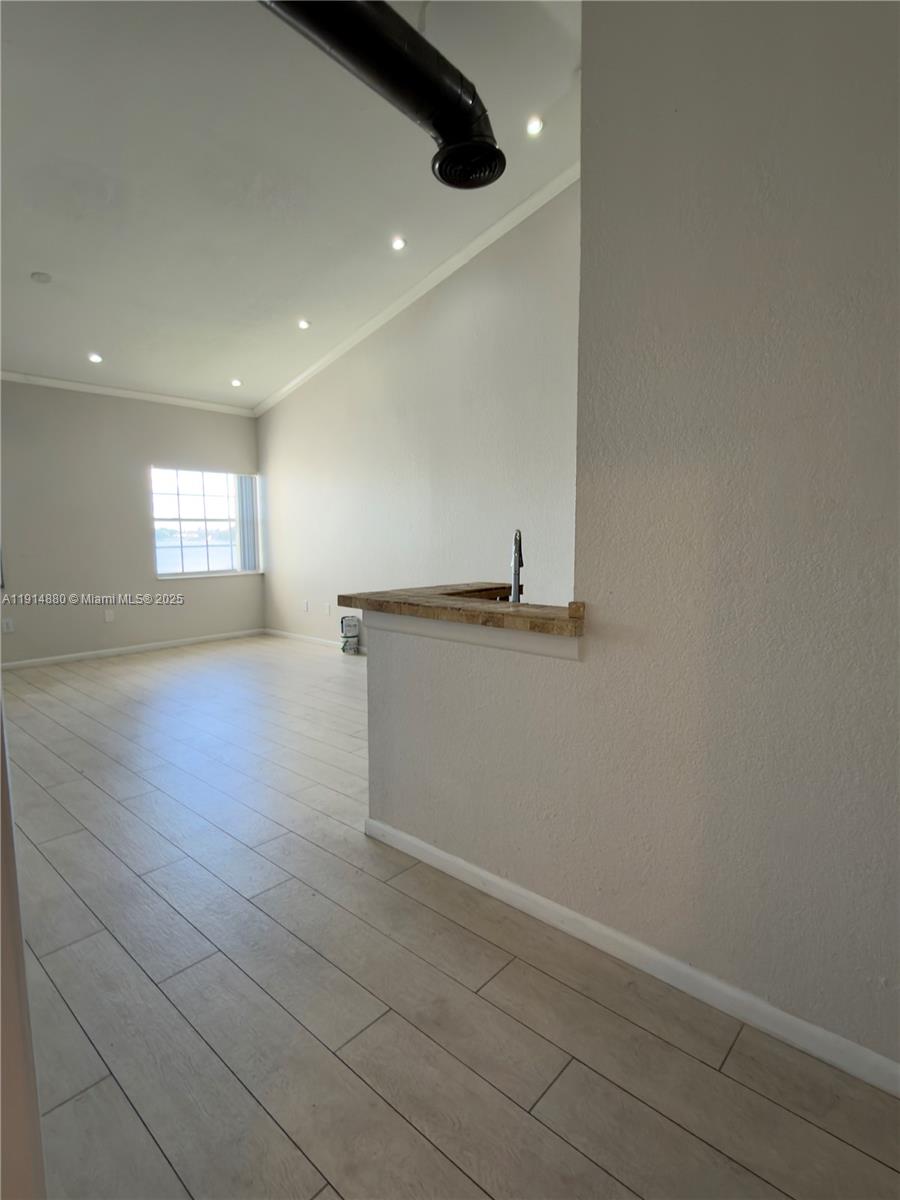 LAKEVIEW CLUB CONDO - Residential Lease