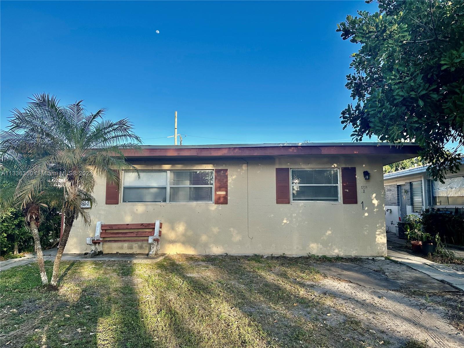 Spacious Unit in a Duplex in the heart of Downtown Hollywood. This property features 2 bedrooms, 2 bathrooms, large living space, full kitchen, stackable washer/dryer and much more. Walking distance to dining and entertainment Great area near US 1. Won't last!