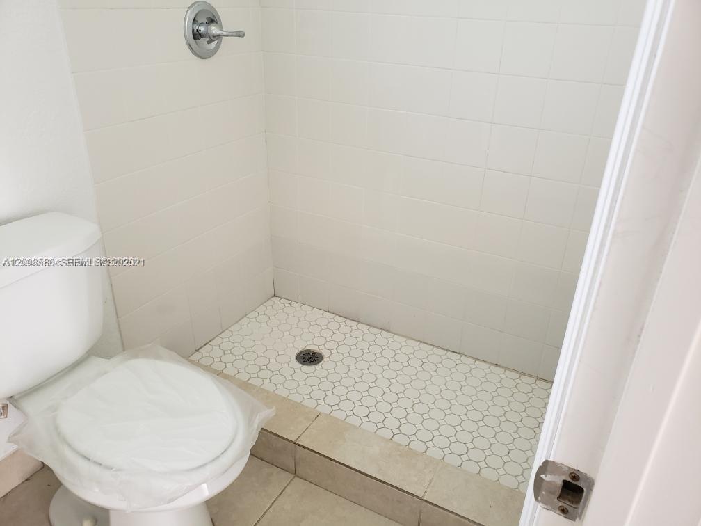 RAWLINS PARK - Residential Lease