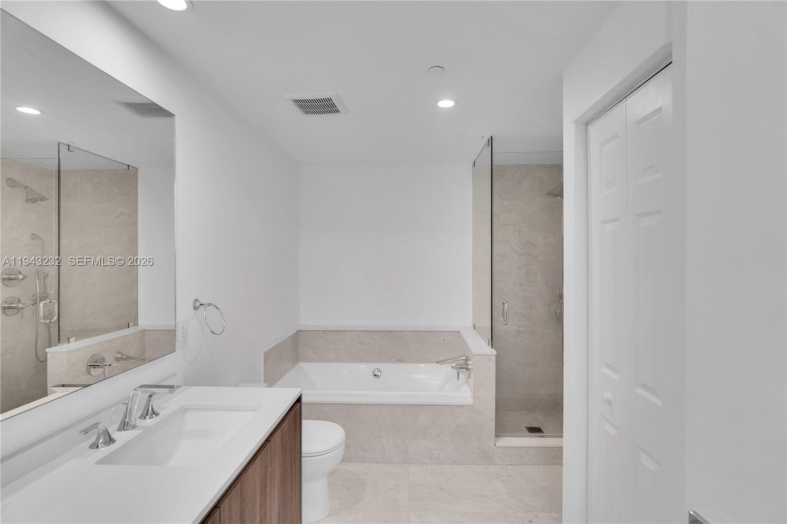 ARIA ON THE BAY CONDO - Residential