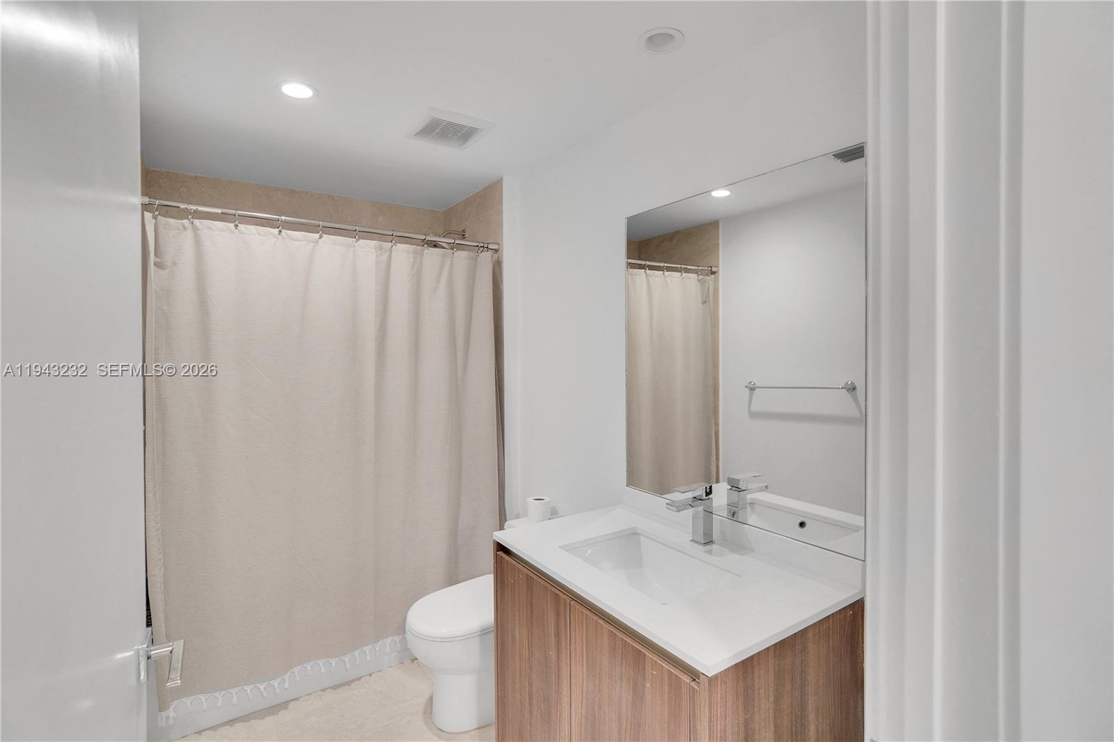 ARIA ON THE BAY CONDO - Residential