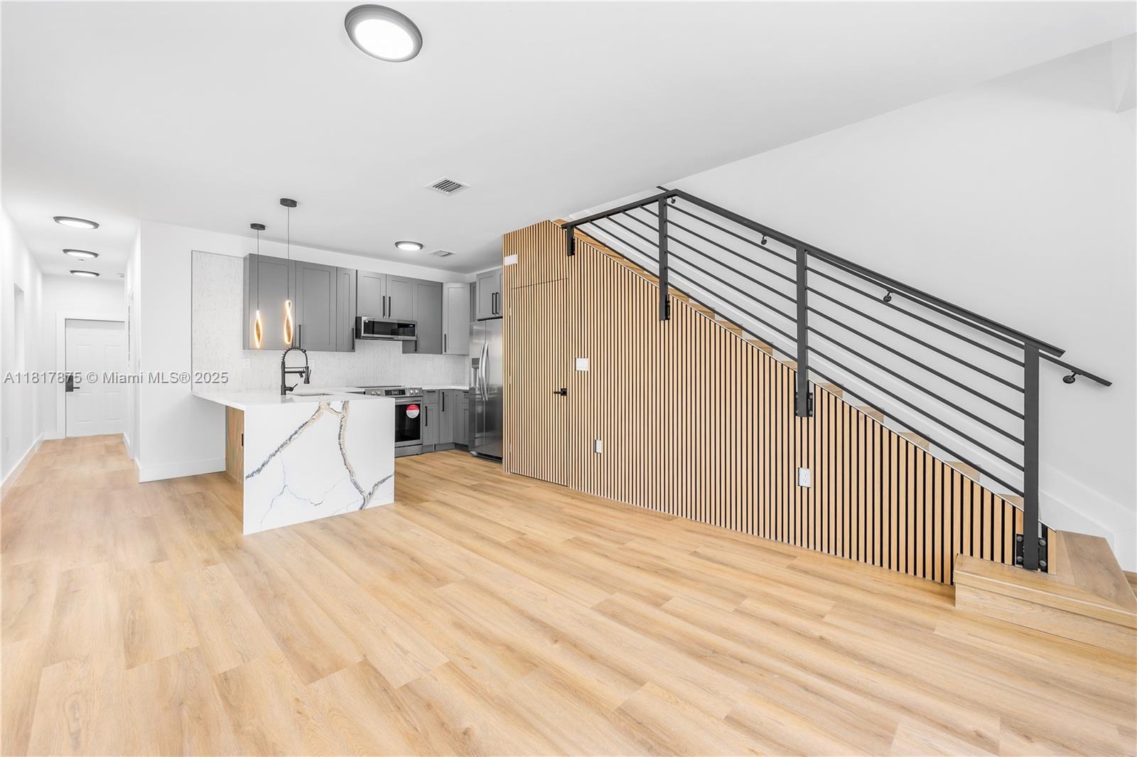 2121 NW 45th St 2121