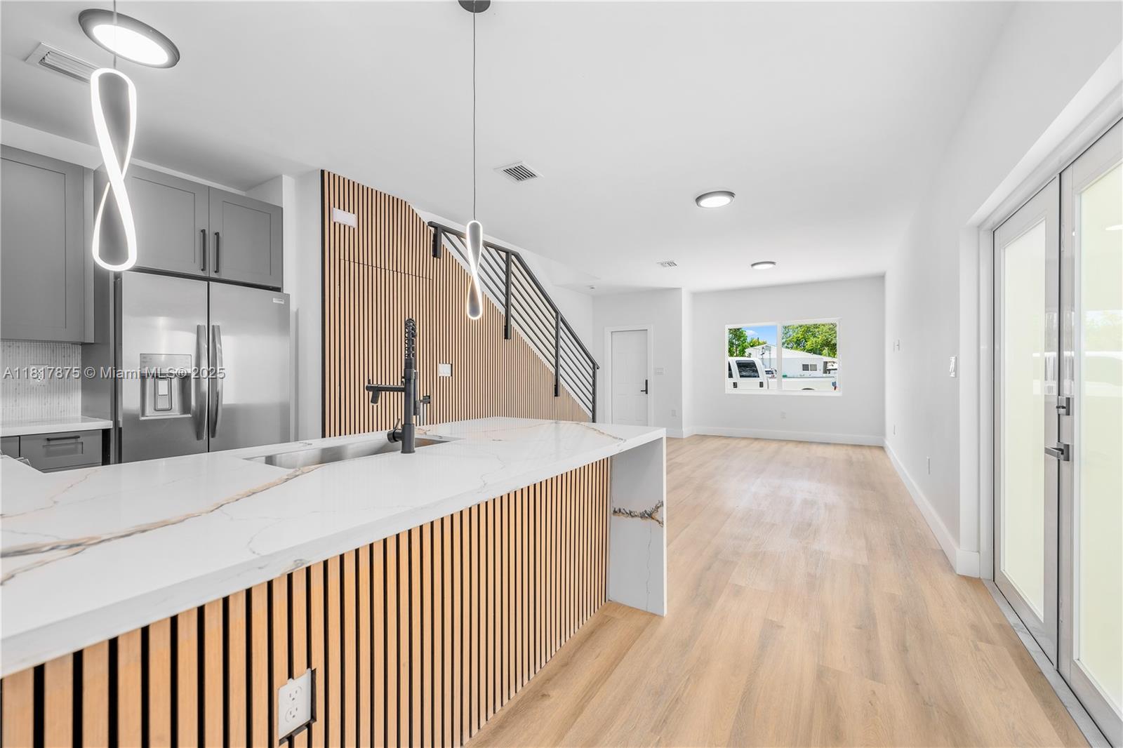 2121 NW 45th St 2121