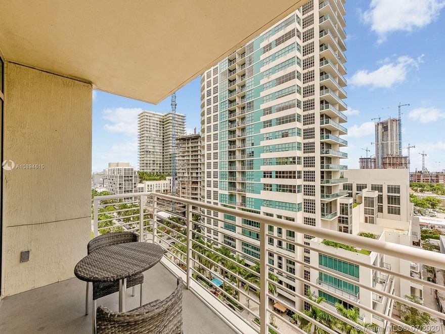Live in the heart of Midtown and enjoy all the neighborhood has to offer. This beautiful open floor plan apartment has stainless steel appliances, Italian cabinets, high ceiling and a clean, modern look. Midblock offers 24 hour concierge, pool, fitness center, BBQ deck with seating area, putting green and more!