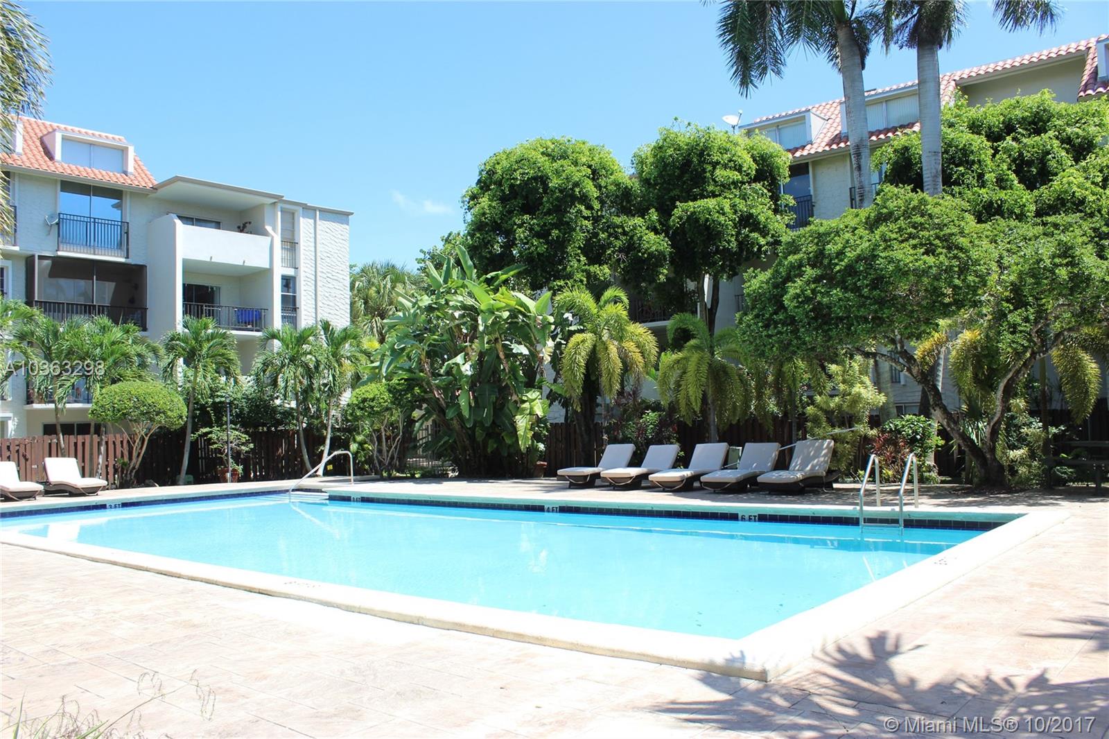 DADELAND GROVE CONDO - Residential