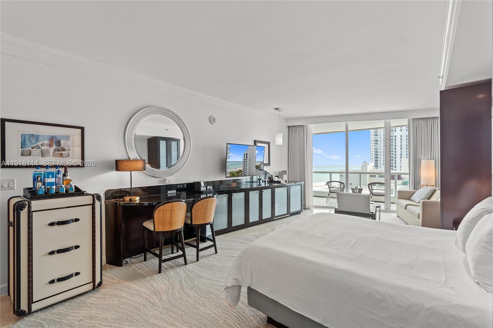 4391 Collins Ave 1118