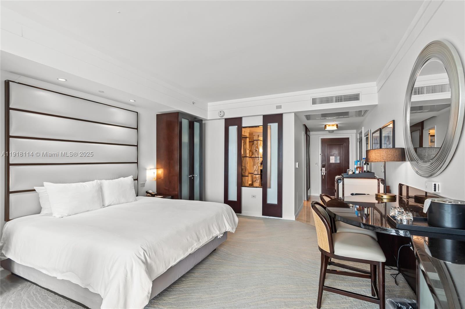 FONTAINEBLEAU III - Residential