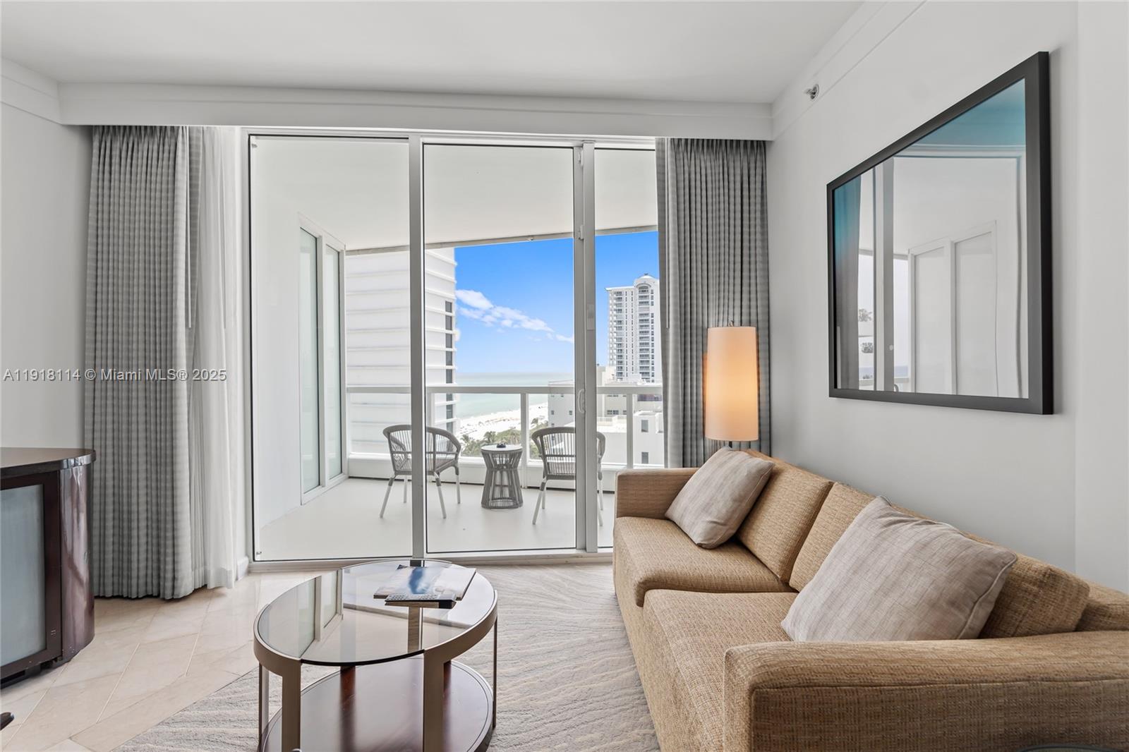 4391 Collins Ave 1118