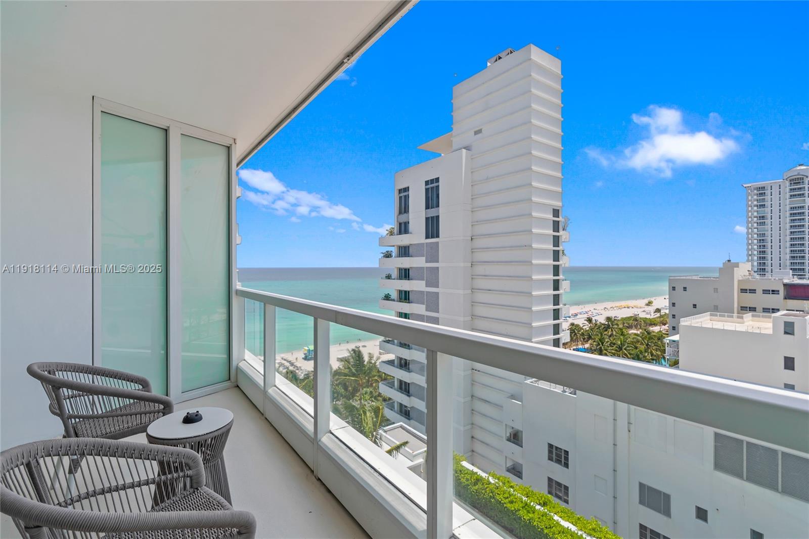 4391 Collins Ave 1118