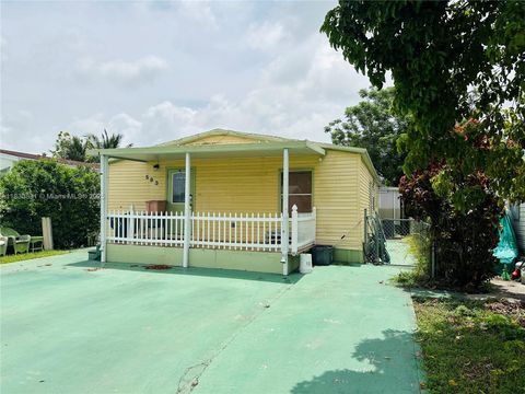 Miami-Dade County Mobile Homes for sale 38 19800 SW 180th #583 Miami FL 33187