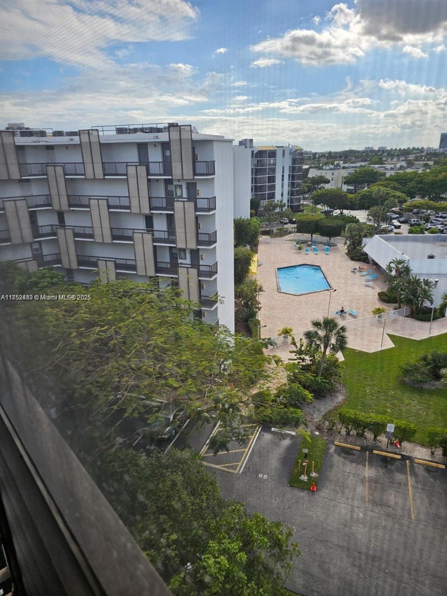 55+ Community. Spacious and bright 1-bedroom, 1-bathroom condo. Features great closet space and includes
basic cable! Enjoy excellent amenities such as a gym, clubhouse, heated pool, BBQ area, 24-hour roving security,
and secured gate/elevator access. Located on Aventura’s prestigious Country Club Dr., within walking distance to
Aventura Mall, Publix, Whole Foods, kosher markets, pharmacies, shops, restaurants, and more. Prime location
with unbeatable convenience! Please note that the association requires a minimum 2-year lease, a credit score of
700, and the attached Association Tenant Application Form and Intention to Rent must be completed by the
prospective tenant.