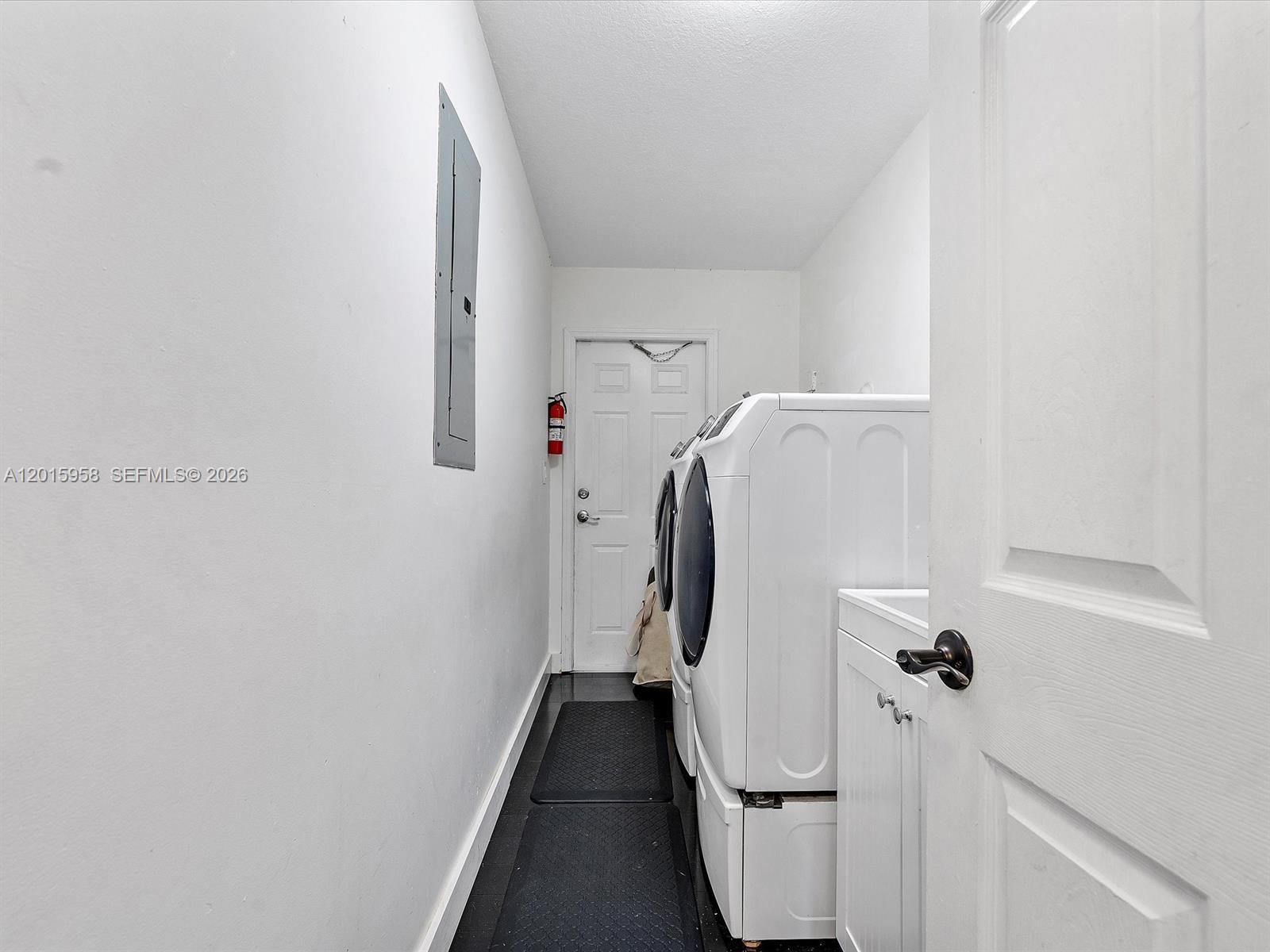 TOWN OF HALLANDALE B-13 - Residential