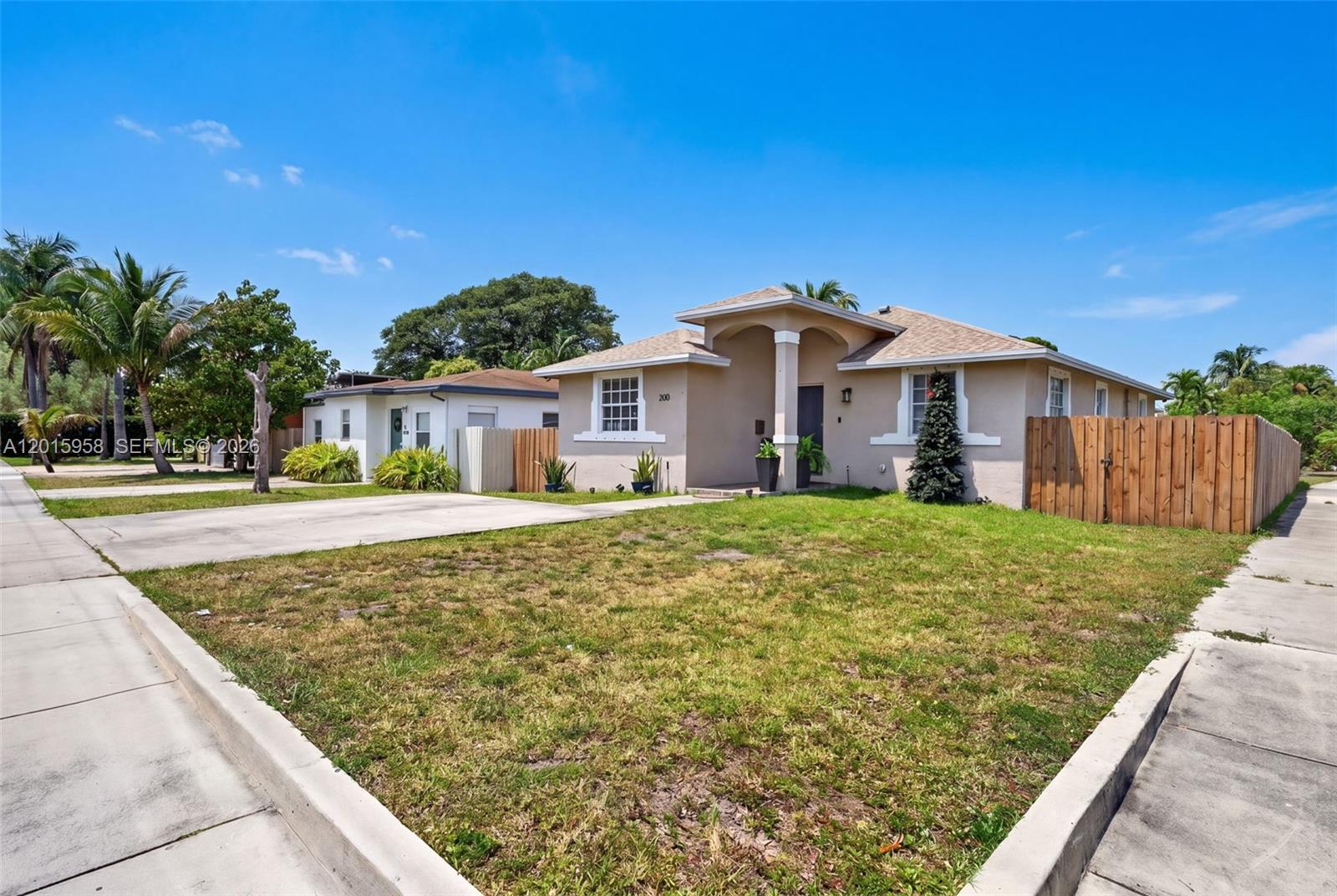 TOWN OF HALLANDALE B-13 - Residential