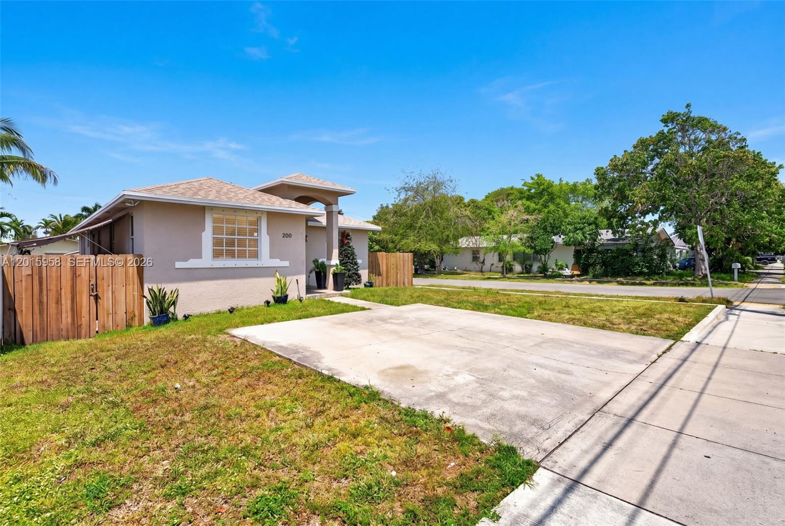 TOWN OF HALLANDALE B-13 - Residential