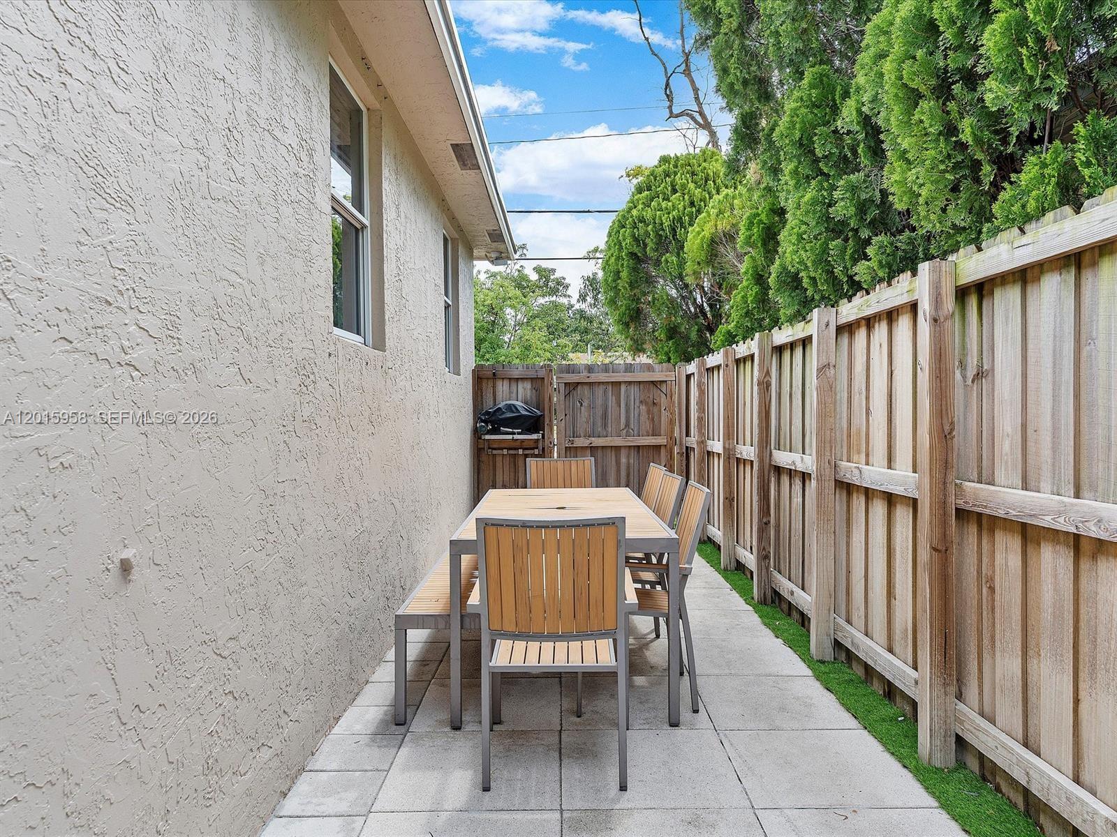 TOWN OF HALLANDALE B-13 - Residential