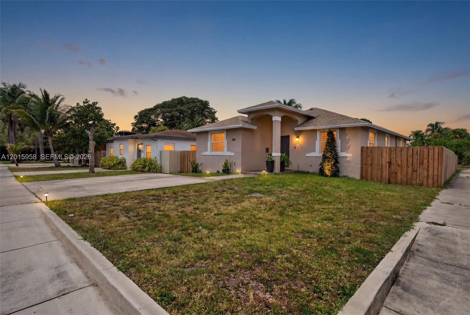 TOWN OF HALLANDALE B-13 - Residential