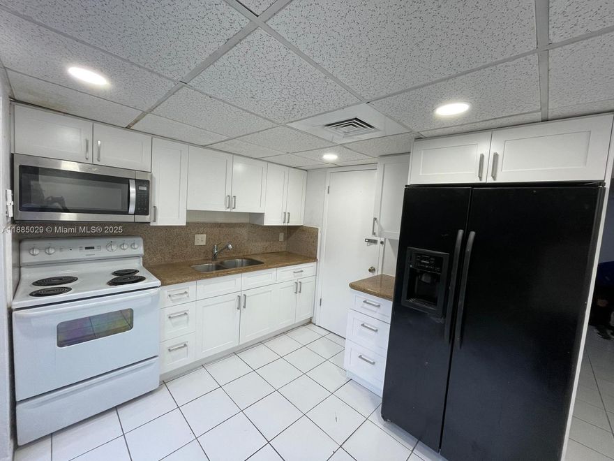 Well-maintained 3-bedroom, 2.5-bathroom townhome featuring an additional office or small room on the first floor, perfect for remote work, a guest room, or extra storage. The property includes a private backyard, ideal for outdoor relaxation or entertaining. The kitchen has been recently remodeled. Ceramic tile flooring throughout. Located in a desirable and quiet area, close to schools, shopping, and major roads. Easy to show, schedule your visit today.