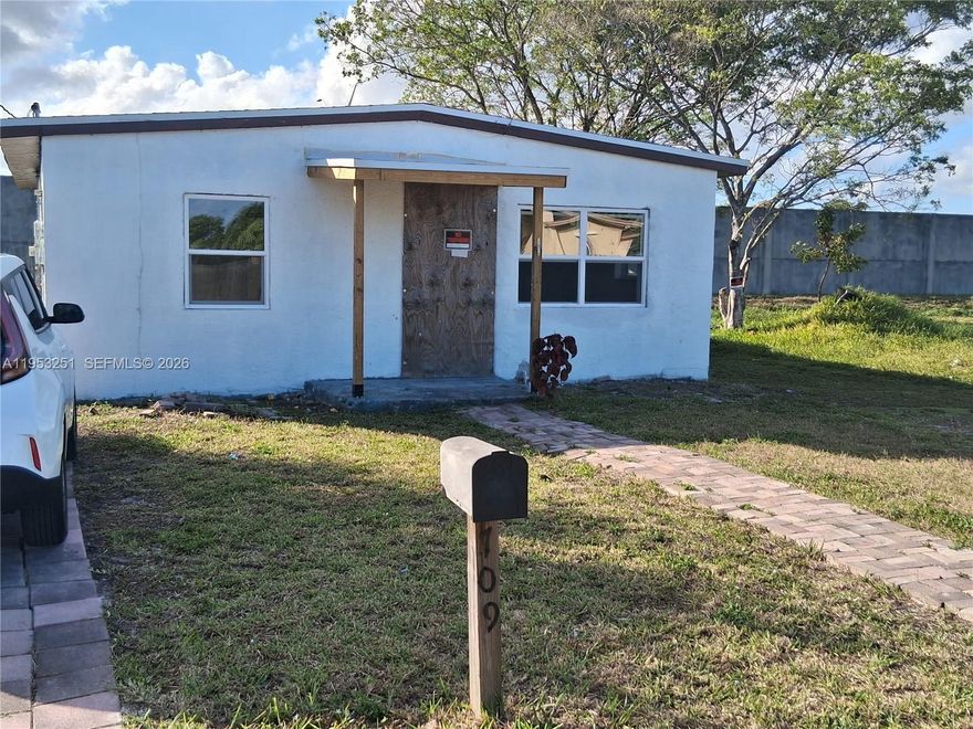 COMPLETELY REMODELED STARTER HOME. THIS 2/1 OFFERS NEW KITCHEN WITH STAINLESS STEEL APPLIANCES,NEW BATHROOM,NEW FLOOR TILES,NEW CEILING FANS, NEW WALLS,NEW TANK LESS WATER HEATER,NEW CIRCUIT BREAKER PANEL, NEW ROOF, NEW WINDOWS, STOCKABLE WASHER/DRYER HOOK UP.. NICE SIZE YARD.