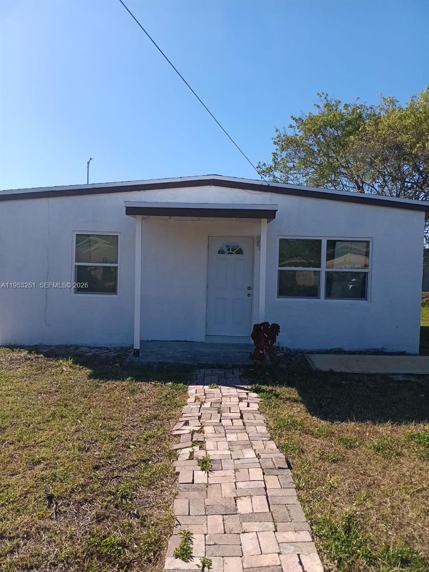 COMPLETELY REMODELED STARTER HOME. THIS 2/1 OFFERS NEW KITCHEN WITH STAINLESS STEEL APPLIANCES,NEW BATHROOM,NEW FLOOR TILES,NEW CEILING FANS, NEW WALLS,NEW TANK LESS WATER HEATER,NEW CIRCUIT BREAKER PANEL, NEW ROOF, NEW WINDOWS, STOCKABLE WASHER/DRYER HOOK UP.. NICE SIZE YARD.