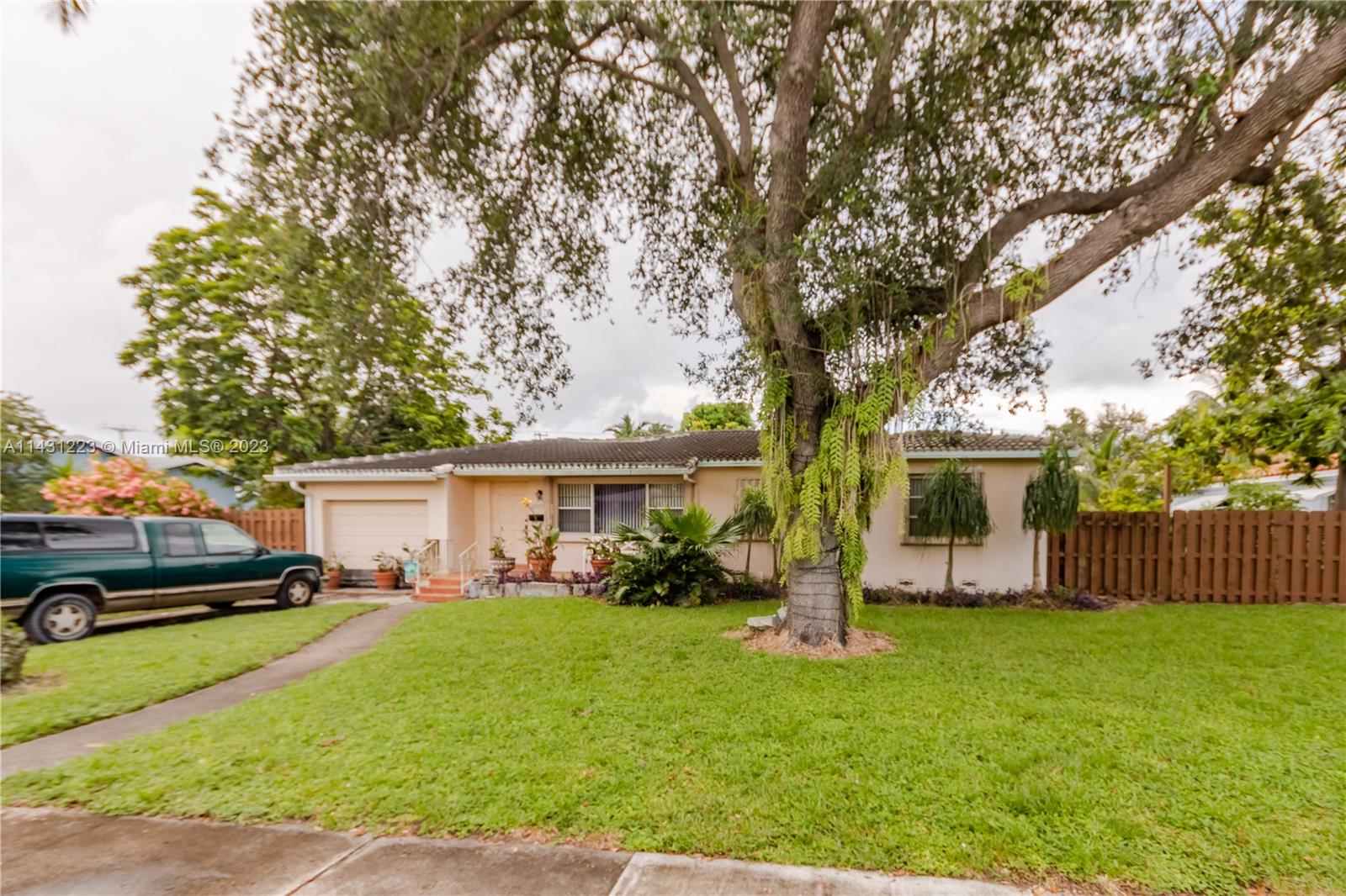 2527 Fillmore St St, Hollywood, Broward County, Florida - 3 Bedrooms  
2 Bathrooms - 
