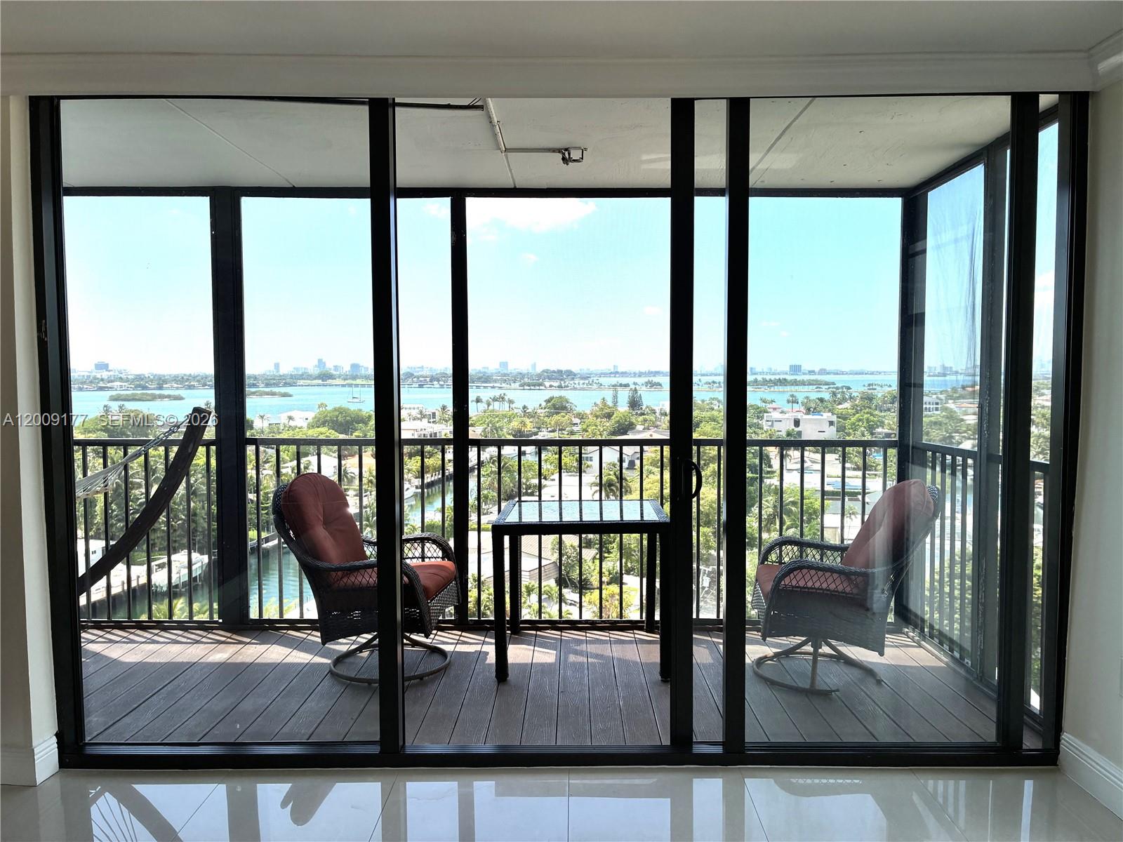 2500 NE 135th St C1011