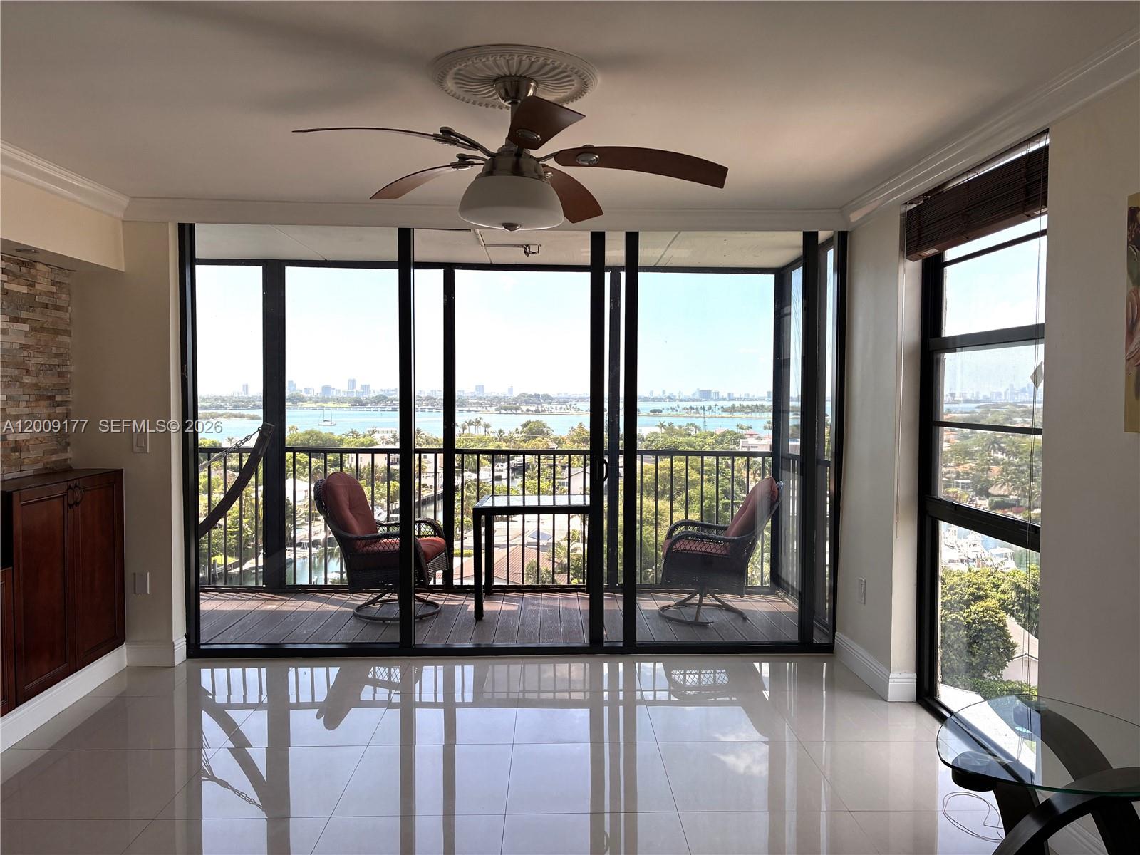 2500 NE 135th St C1011