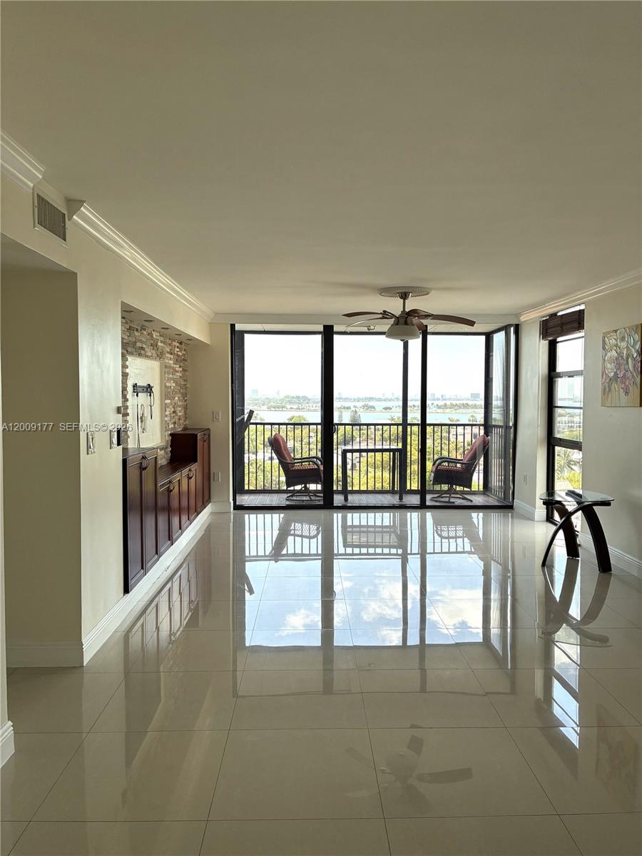 2500 NE 135th St C1011